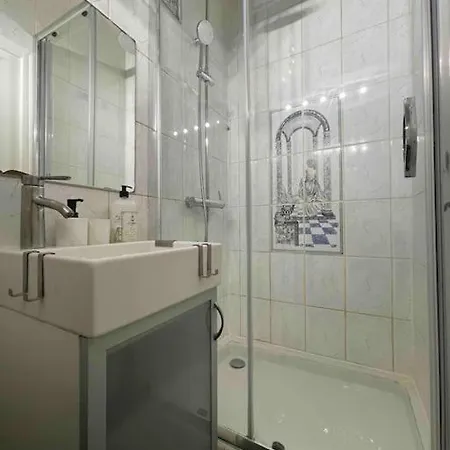 Superbe Entier Au Pied De La Gare Rer, A 15 Min De Paris & Orly